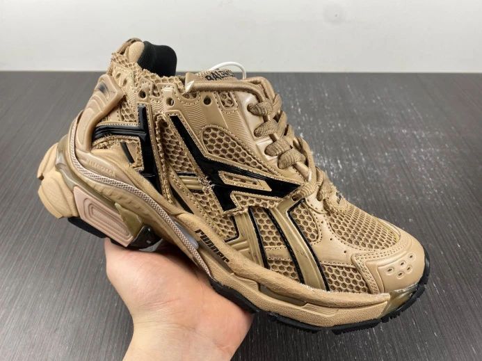 BLCG RUNNER SNEAKER 677402 W1RA8 GoAnywhere 2690