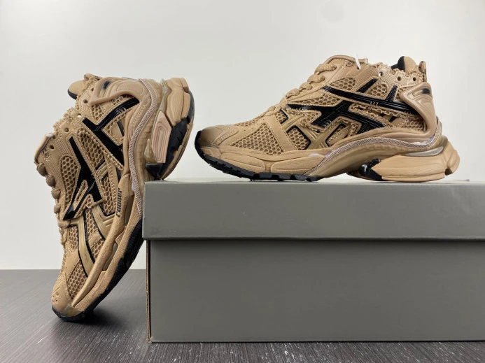 BLCG RUNNER SNEAKER 677402 W1RA8 GoAnywhere 2690