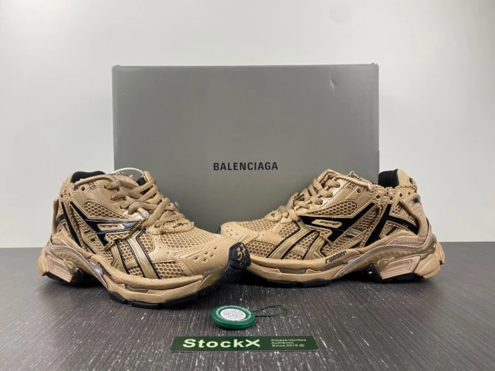 BLCG RUNNER SNEAKER 677402 W1RA8 GoAnywhere 2690