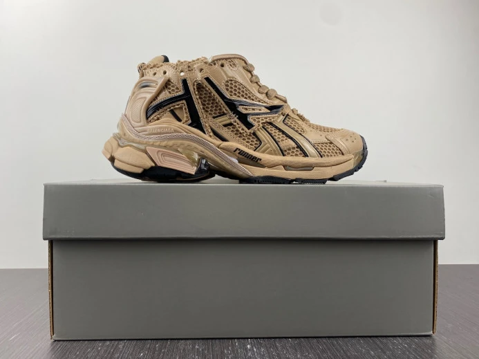 BLCG RUNNER SNEAKER 677402 W1RA8 GoAnywhere 2690