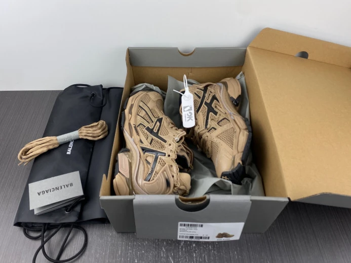 BLCG RUNNER SNEAKER 677402 W1RA8 GoAnywhere 2690