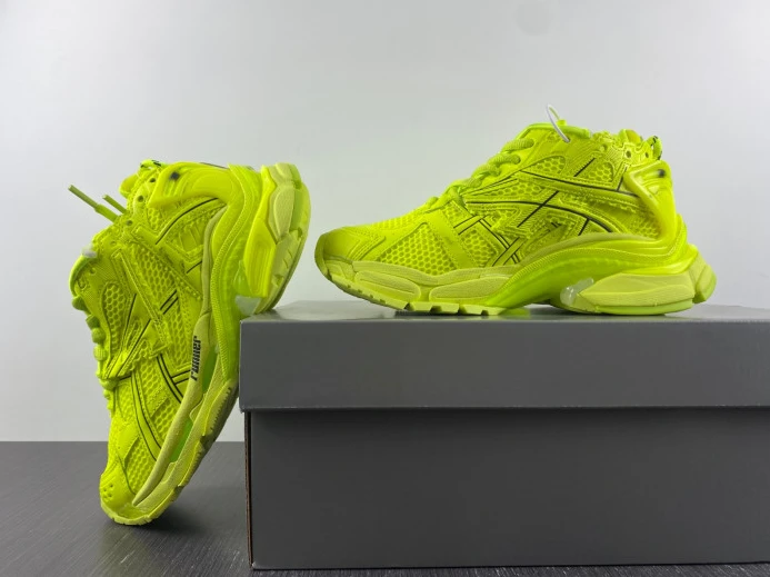 BLCG RUNNER SNEAKER 677402 W3RB4 StreetReady 2721