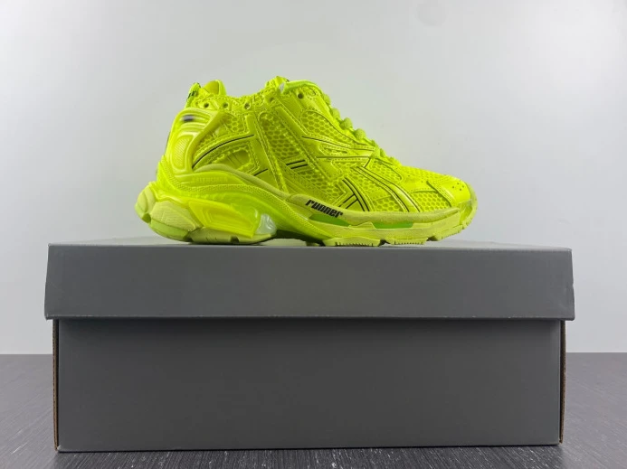 BLCG RUNNER SNEAKER 677402 W3RB4 StreetReady 2721