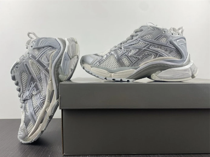 BLCG RUNNER SNEAKER 677402 W3RBL StreetReady 2710
