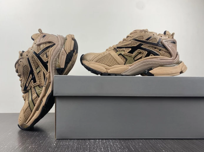 BLCG RUNNER SNEAKER 677403 W2RA5 EasyMatch 2683