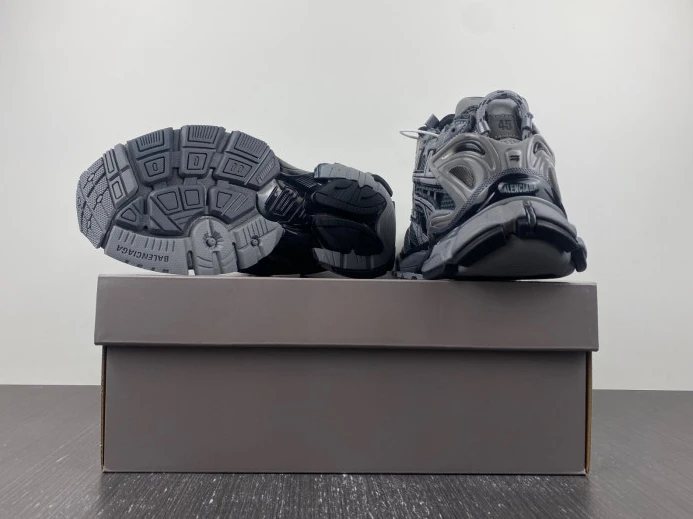 BLCG RUNNER SNEAKER 677403 W3RBR AllSeason 2686