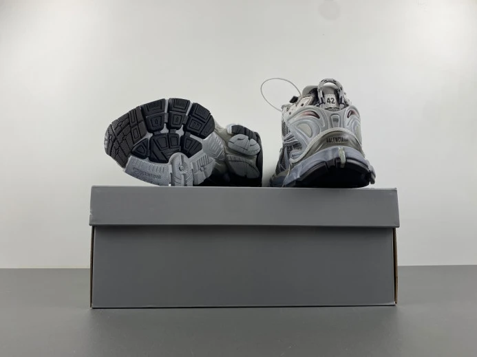 BLCG RUNNER SNEAKER 772774 W3RMU WellDesigned 2409