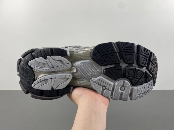 BLCG RUNNER SNEAKER 772774 W3RMU WellDesigned 2409