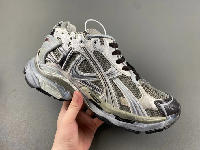 BLCG RUNNER SNEAKER 772774 W3RMU WellDesigned 2409
