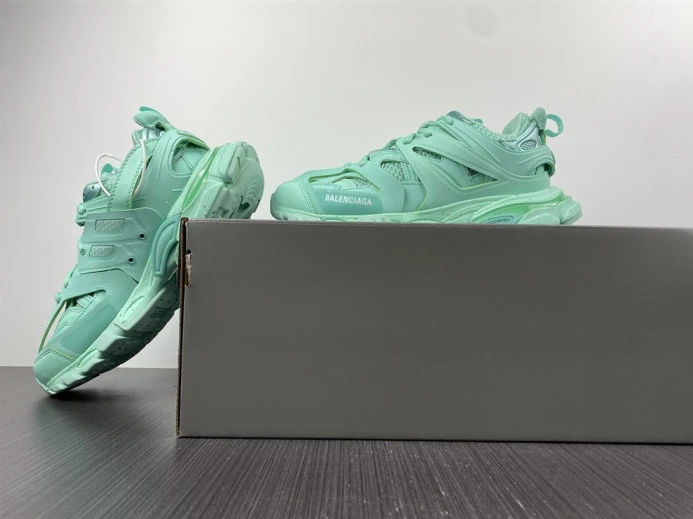BLCG TRACK SNEAKER 542436 W3FE3 WellDesigned 2581