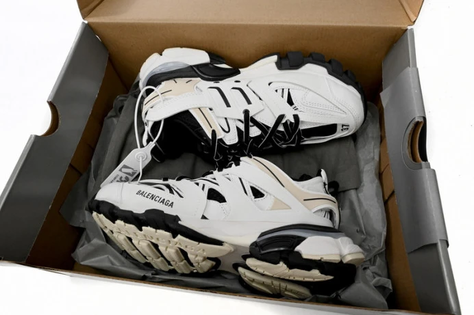 BLCG TRACK SNEAKER 542436 W3NH3 WellDesigned 2369