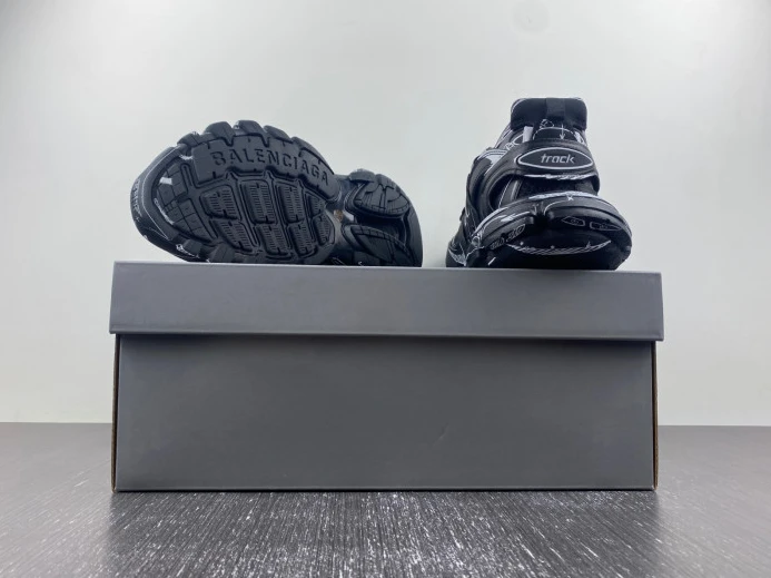 BLCG TRACK SNEAKER 542436 W3SR2 Comfortable 2372