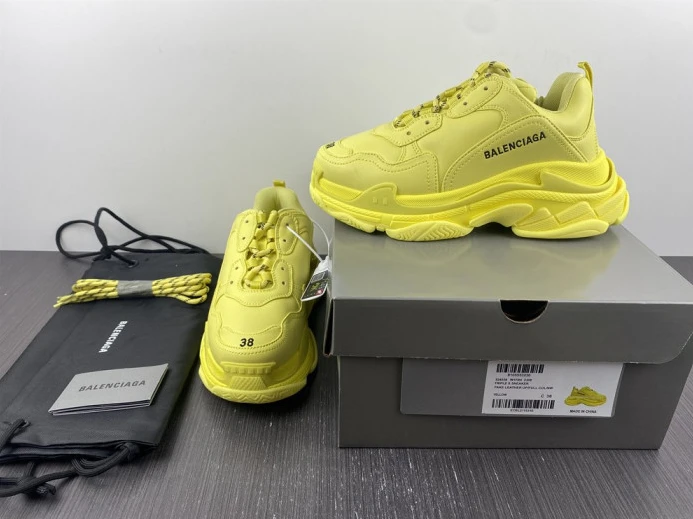 BLCG TRIPLE S SNEAKER 524039 W1FB5 StreetReady 2487