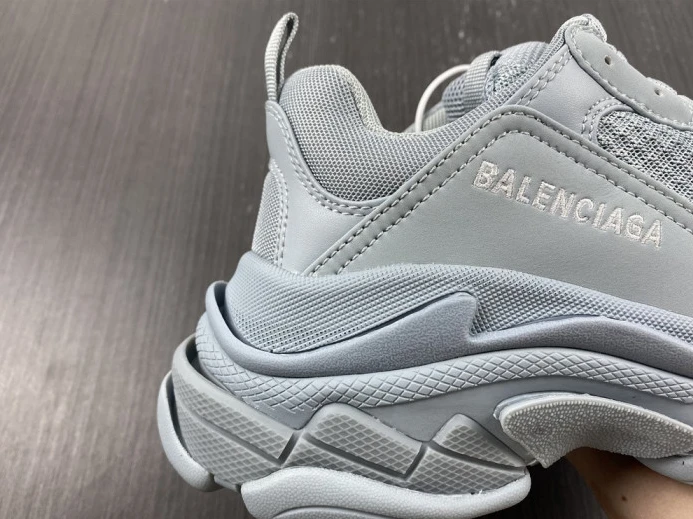 BLCG TRIPLE S SNEAKER 524039 W2FW1 HighQuality 2503