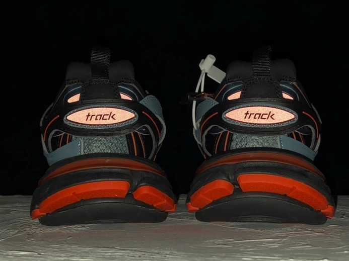 BLCG Track 542436 W2LA1 Comfortable 2619