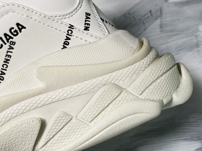 BLCG Triple S Allover Logo White 536737 W2FA1 EasyMatch 2519