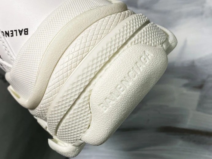 BLCG Triple S Allover Logo White 536737 W2FA1 EasyMatch 2519