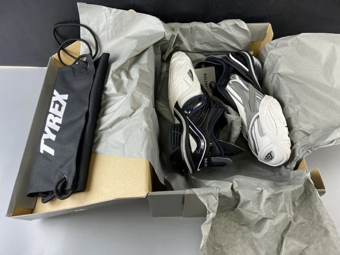 BLCG Two-tone Tyrex Sneaker Black white 617535 W2CB1 Comfortable 2617