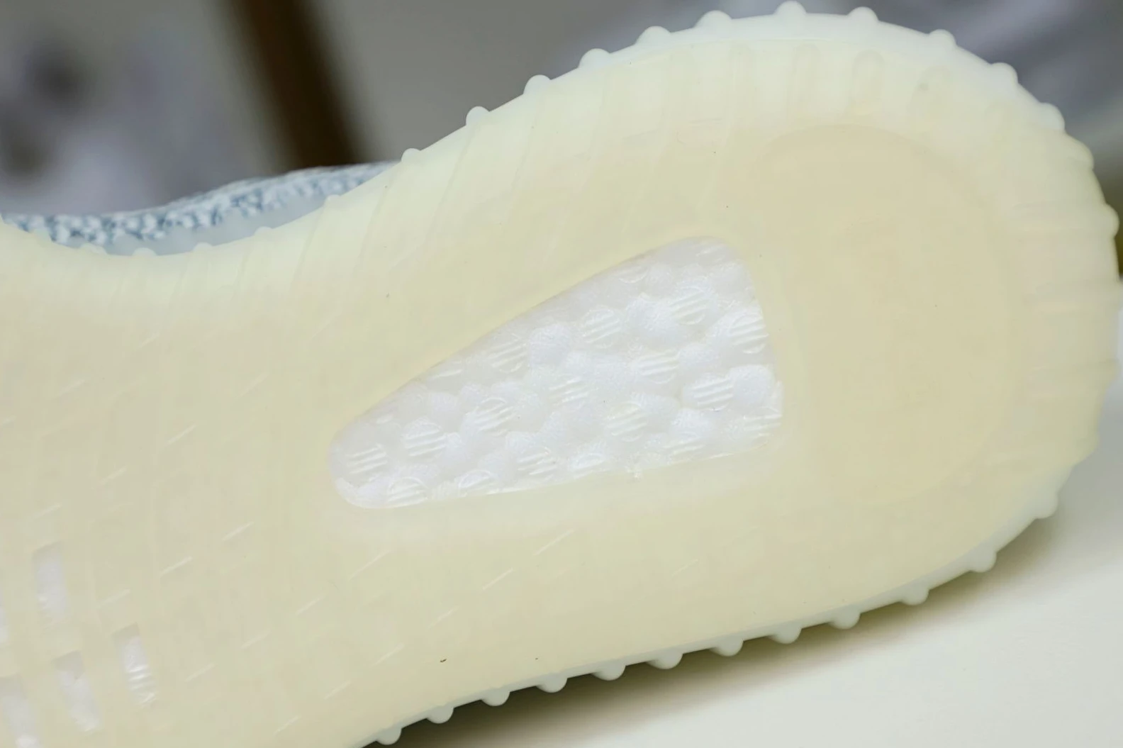 BestValue Kimikick YEEZY BOOST 350 V2 'CLOUD WHITE REFLECTIVE' 47