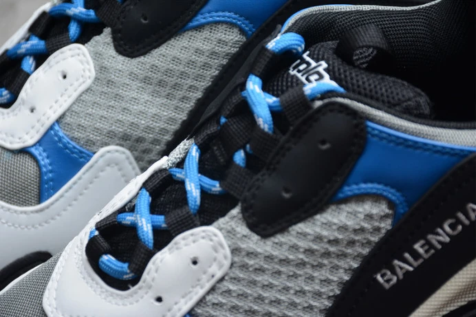 Comfortable triples trainer sneakers 2288