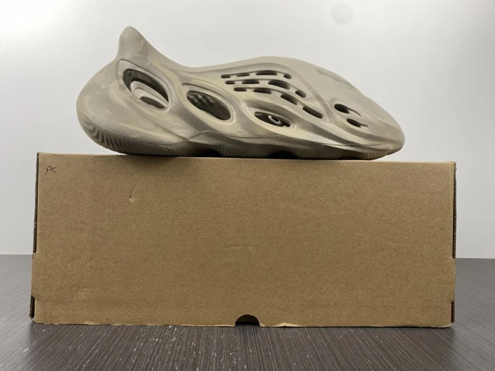 DailyWear Adidas Yeezy Foam RNNR Stone Sage GX 419