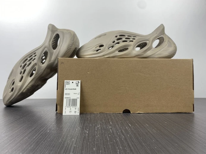 DailyWear Adidas Yeezy Foam RNNR Stone Sage GX 419