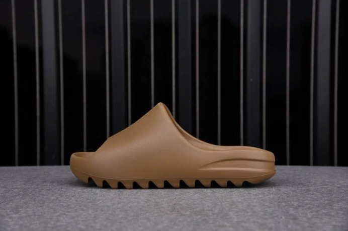 DailyWear Adidas Yeezy Slide Core G 479