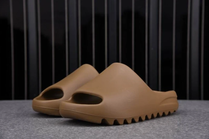 DailyWear Adidas Yeezy Slide Core G 479