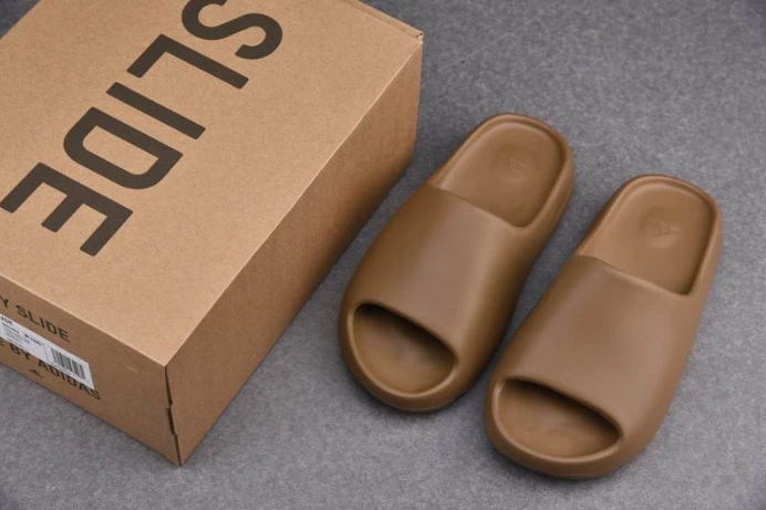DailyWear Adidas Yeezy Slide Core G 479