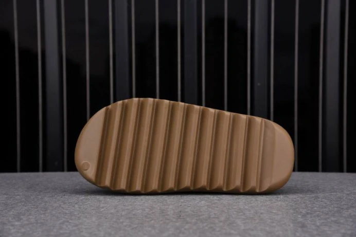 DailyWear Adidas Yeezy Slide Core G 479