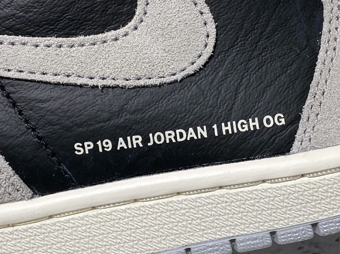 DailyWear Air Jordan 1 Retro High OG Neutral Grey 555088- 905