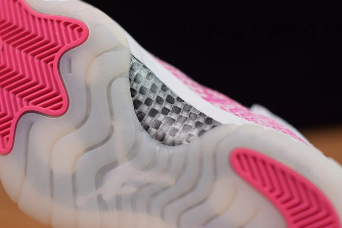 DailyWear Air Jordan 11 Low WMNS Pink Snakeskin AH7860- 640