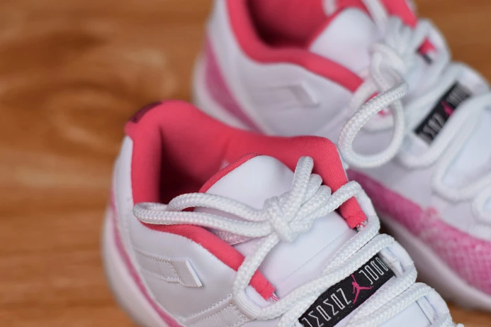 DailyWear Air Jordan 11 Low WMNS Pink Snakeskin AH7860- 640