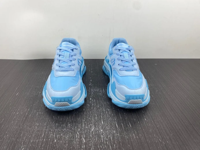 DailyWear BLCG TRIPLE S SNEAKER 710156 W3CU2 2379