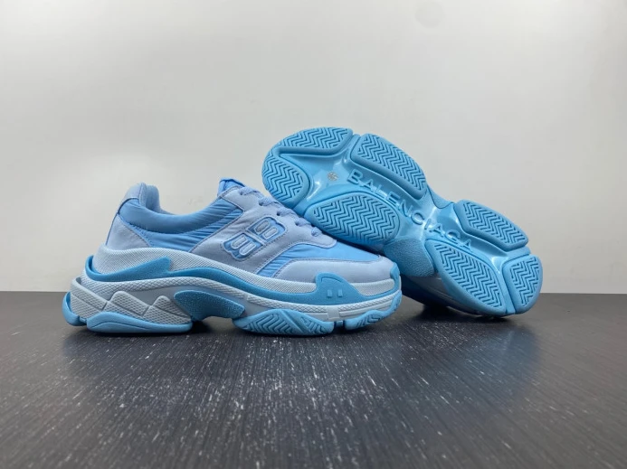 DailyWear BLCG TRIPLE S SNEAKER 710156 W3CU2 2379