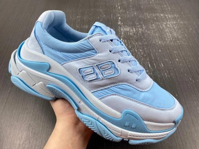 DailyWear BLCG TRIPLE S SNEAKER 710156 W3CU2 2379
