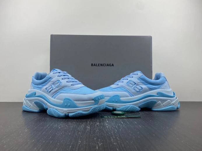 DailyWear BLCG TRIPLE S SNEAKER 710156 W3CU2 2379