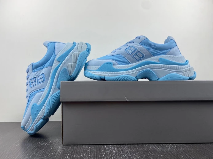DailyWear BLCG TRIPLE S SNEAKER 710156 W3CU2 2379