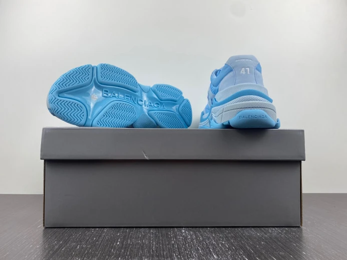 DailyWear BLCG TRIPLE S SNEAKER 710156 W3CU2 2379