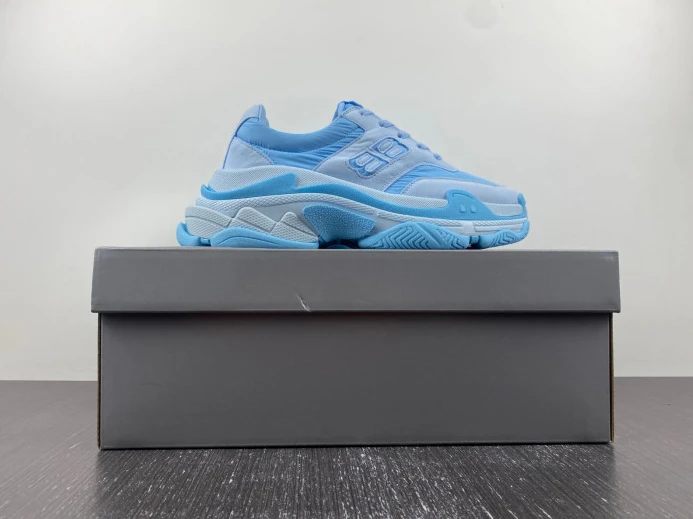 DailyWear BLCG TRIPLE S SNEAKER 710156 W3CU2 2379