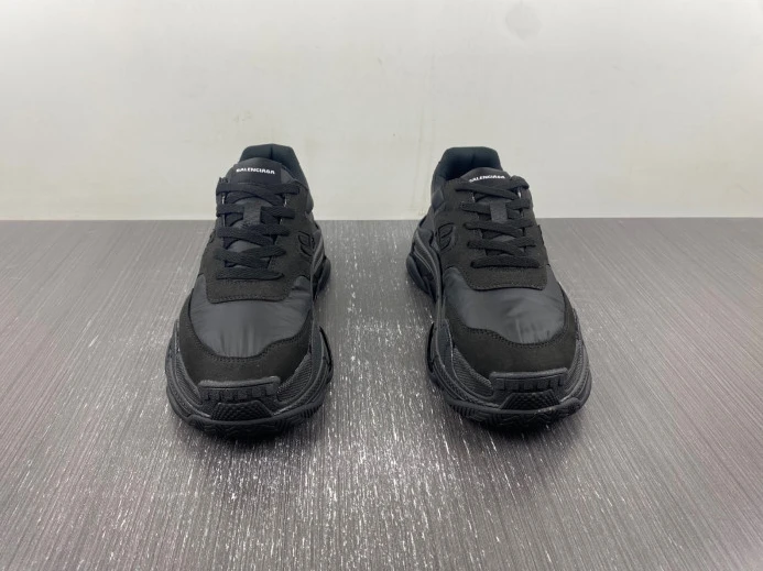 DailyWear BLCG TRIPLE S SNEAKER 710157 W3CU1 2350