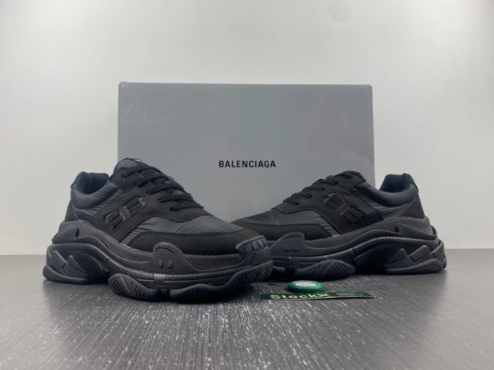 DailyWear BLCG TRIPLE S SNEAKER 710157 W3CU1 2350