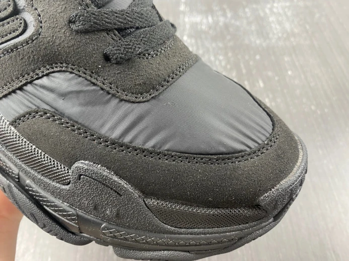 DailyWear BLCG TRIPLE S SNEAKER 710157 W3CU1 2350