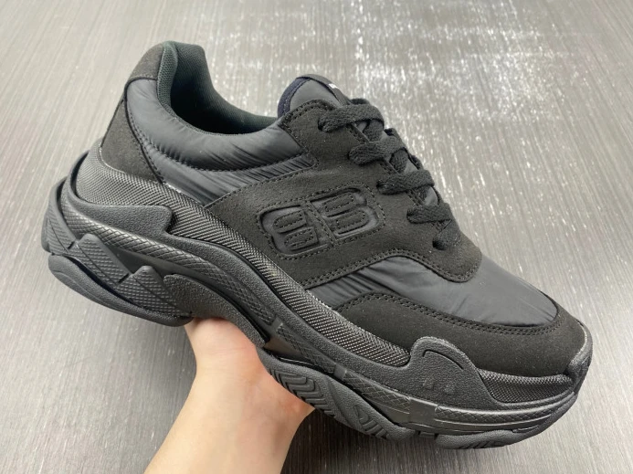 DailyWear BLCG TRIPLE S SNEAKER 710157 W3CU1 2350