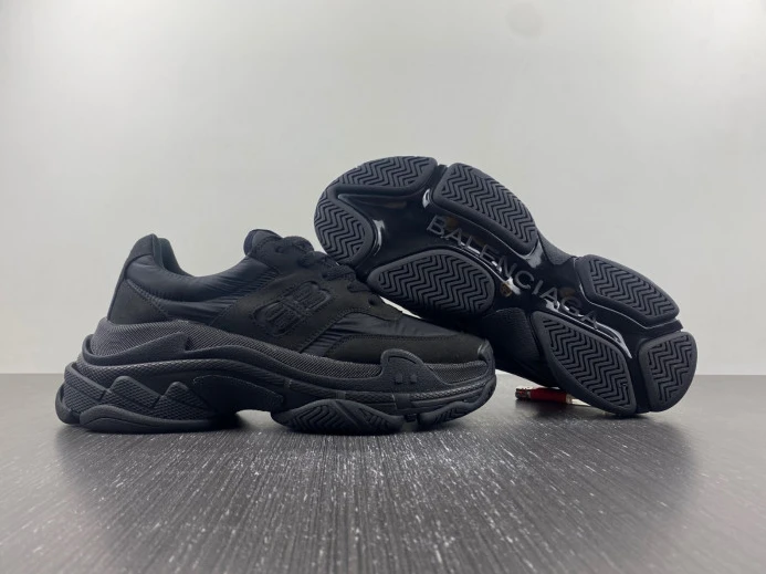 DailyWear BLCG TRIPLE S SNEAKER 710157 W3CU1 2350