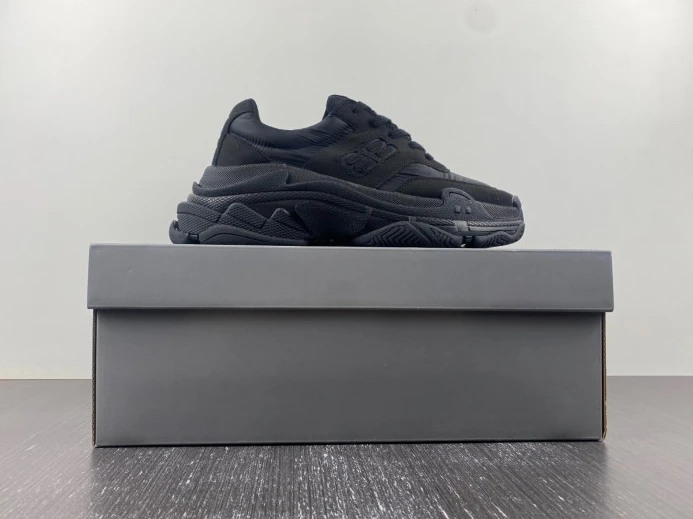 DailyWear BLCG TRIPLE S SNEAKER 710157 W3CU1 2350