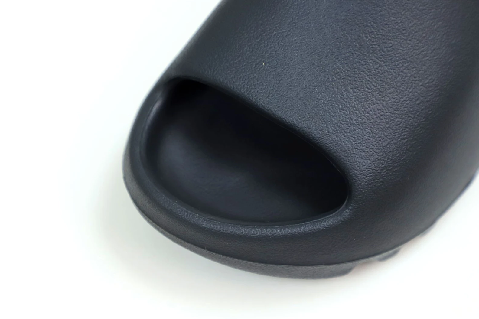 DailyWear Kimikick YEEZY SLIDE ONYX 69