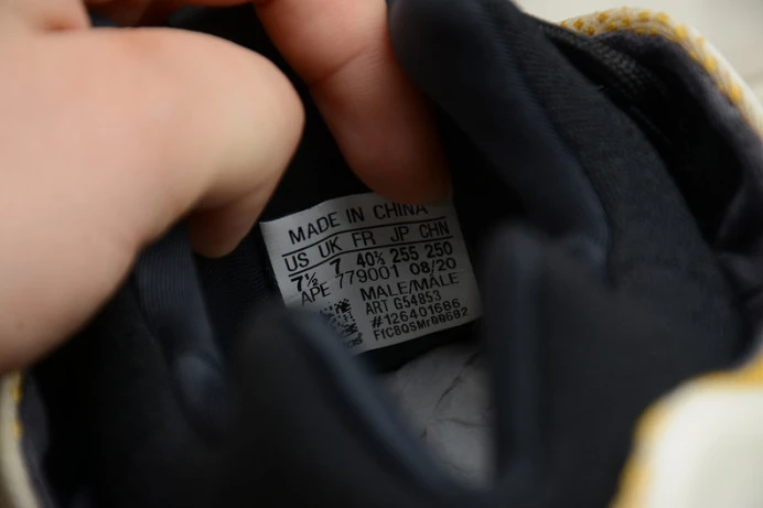 DailyWear ad*s yeezy 700 v3 safflower g 187