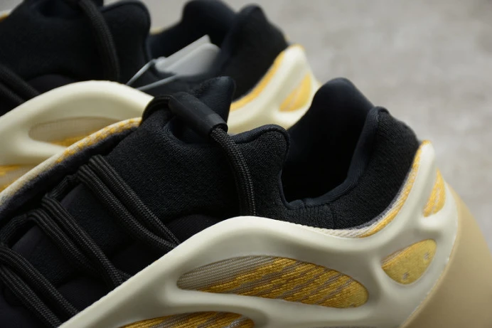 DailyWear ad*s yeezy 700 v3 safflower g 187