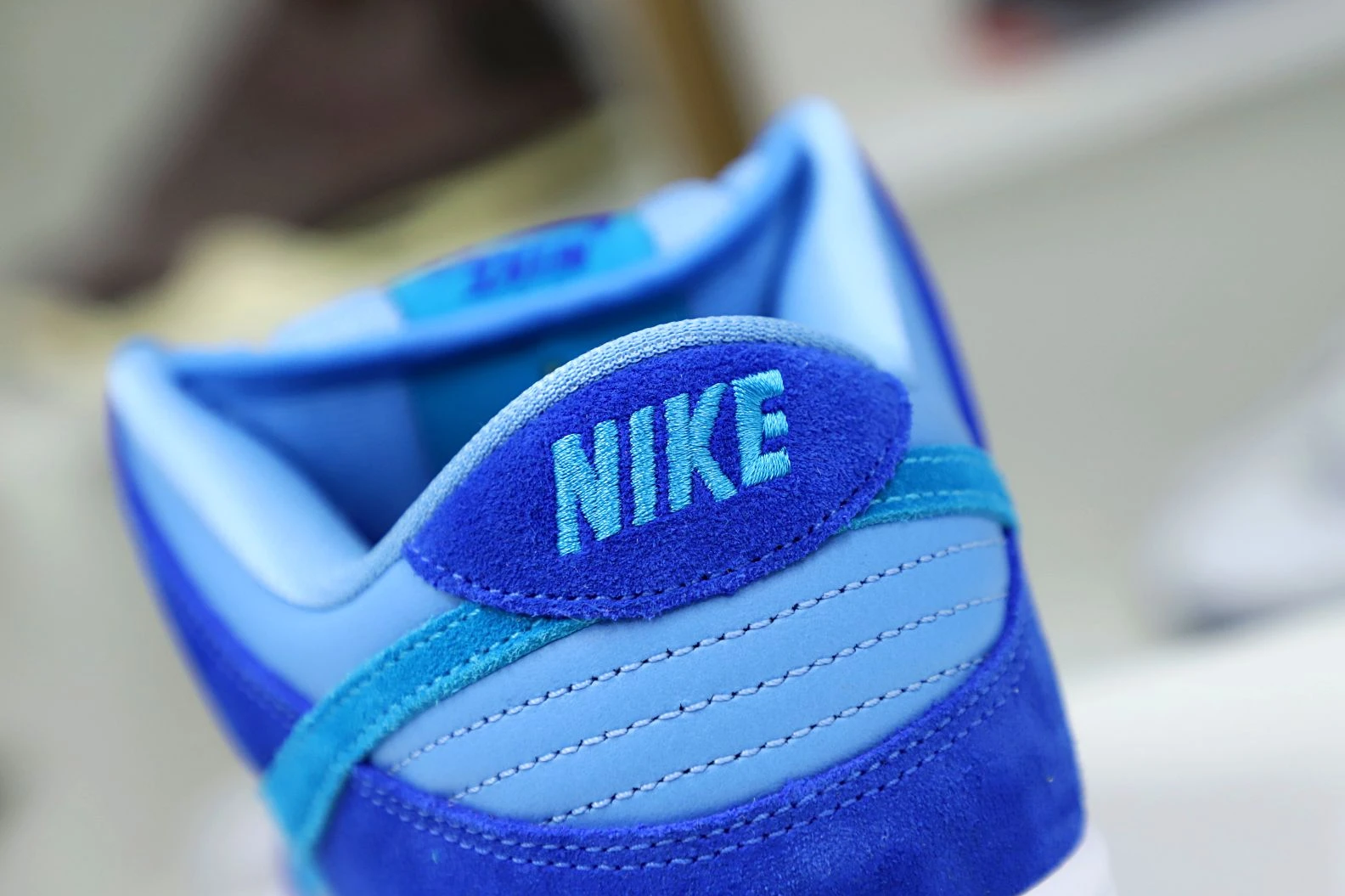 EasyMatch Kimikick NIKE SB DUNK LOW BLUE RASPBERRY 3491